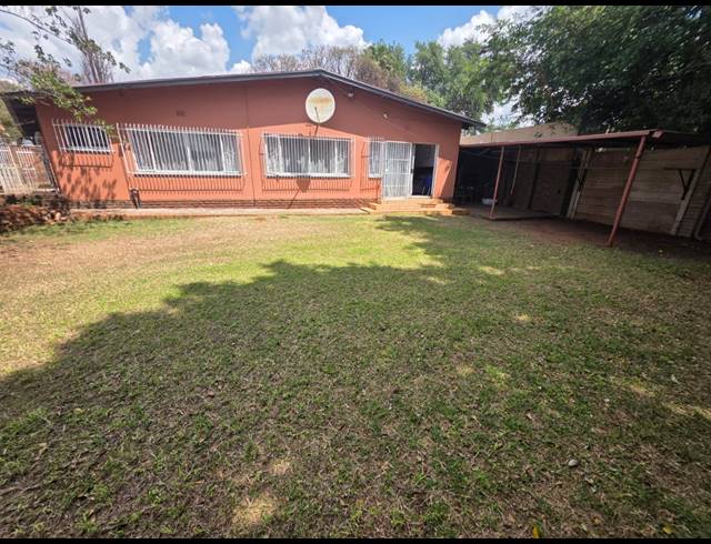 5 BEDROOM HOUSE FOR SALE IN SINOVILLE